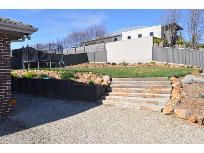 27 Pinevale Way, Ballarat North VIC 3350