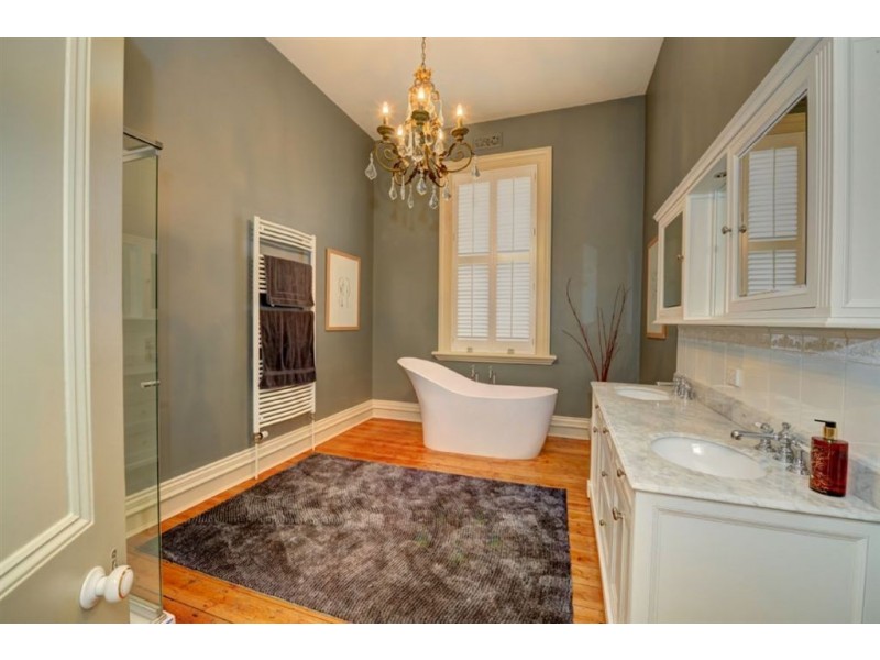 25 Victoria Avenue, Lake Wendouree VIC 3350