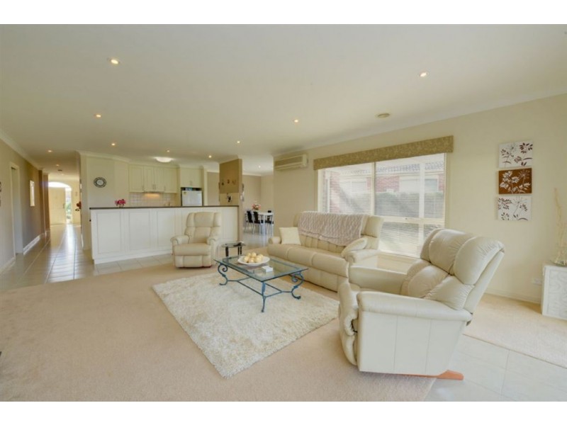 5 Chapel Cross Court, Delacombe VIC 3356