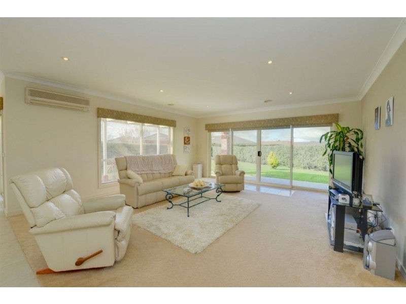 5 Chapel Cross Court, Delacombe VIC 3356