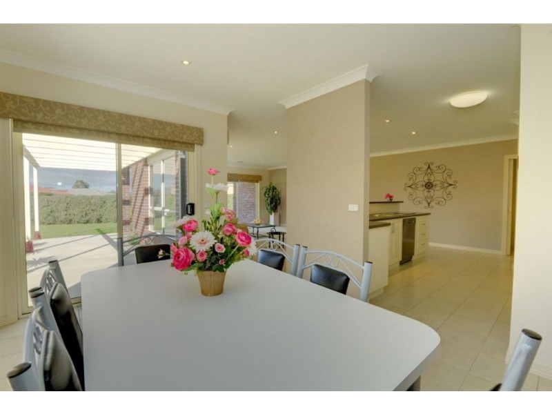 5 Chapel Cross Court, Delacombe VIC 3356