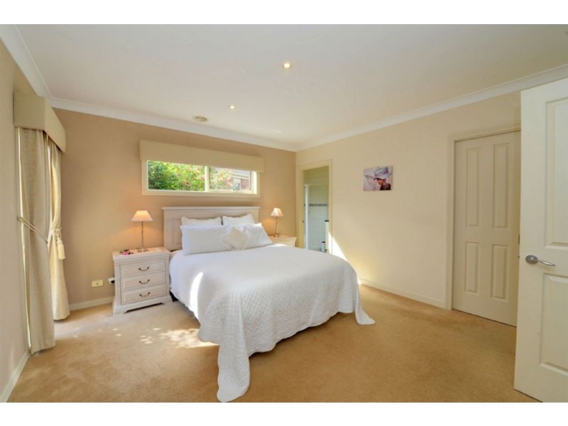 5 Chapel Cross Court, Delacombe VIC 3356