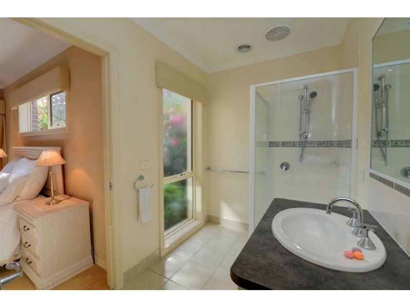 5 Chapel Cross Court, Delacombe VIC 3356