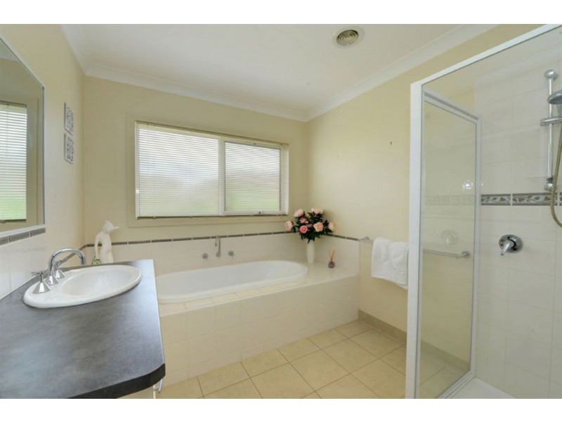 5 Chapel Cross Court, Delacombe VIC 3356