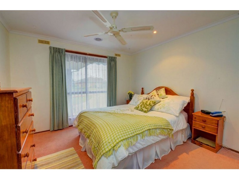 10 Langstaffe Drive, Wendouree VIC 3355
