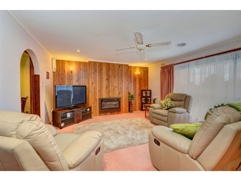 10 Langstaffe Drive, Wendouree VIC 3355