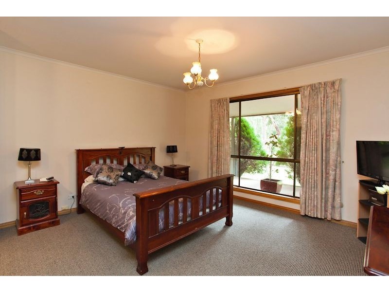 135 Lyons Road, Navigators VIC 3352