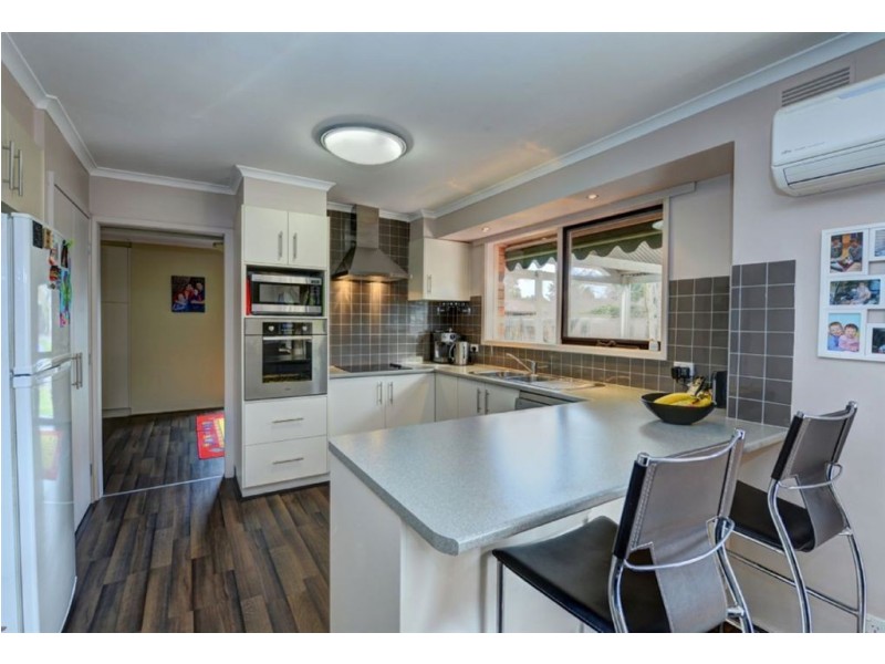 8 Avoca Crescent, Alfredton VIC 3350