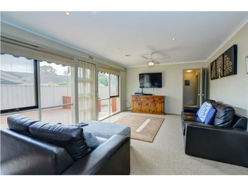 8 Avoca Crescent, Alfredton VIC 3350