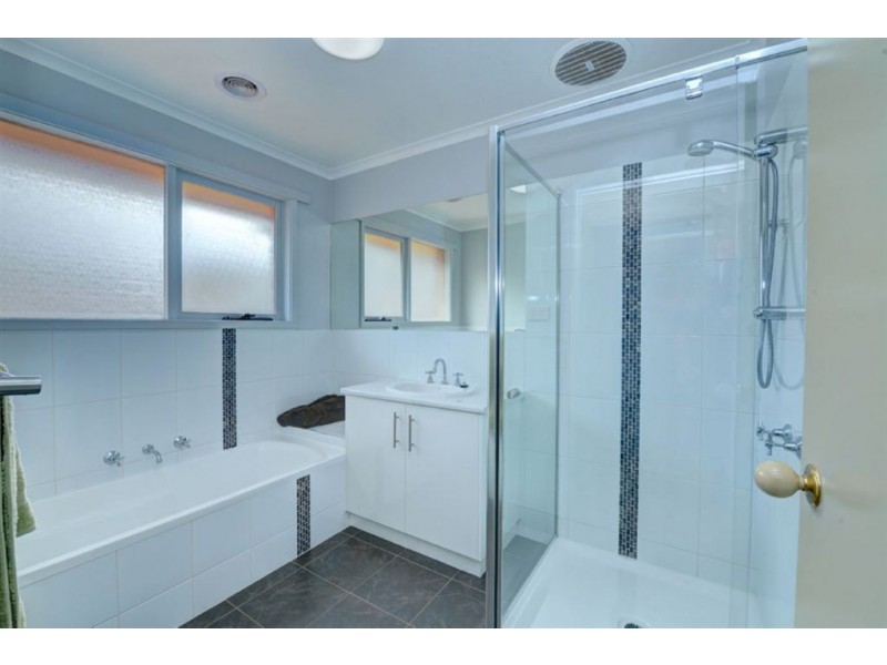 8 Avoca Crescent, Alfredton VIC 3350