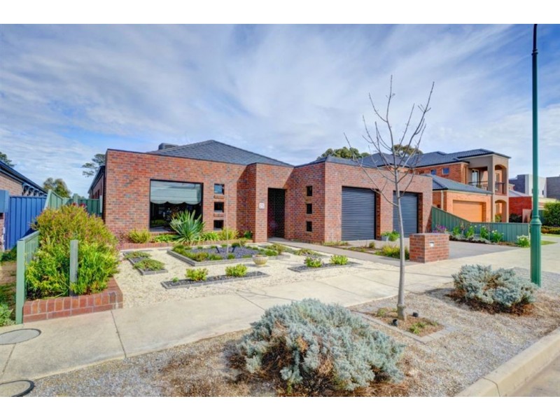 25 St Andrews Place, Lake Gardens VIC 3355