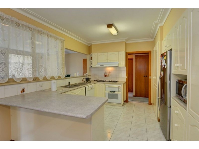 3 Whitelaw Avenue, Delacombe VIC 3356