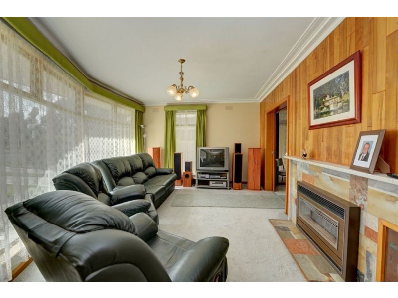 3 Whitelaw Avenue, Delacombe VIC 3356