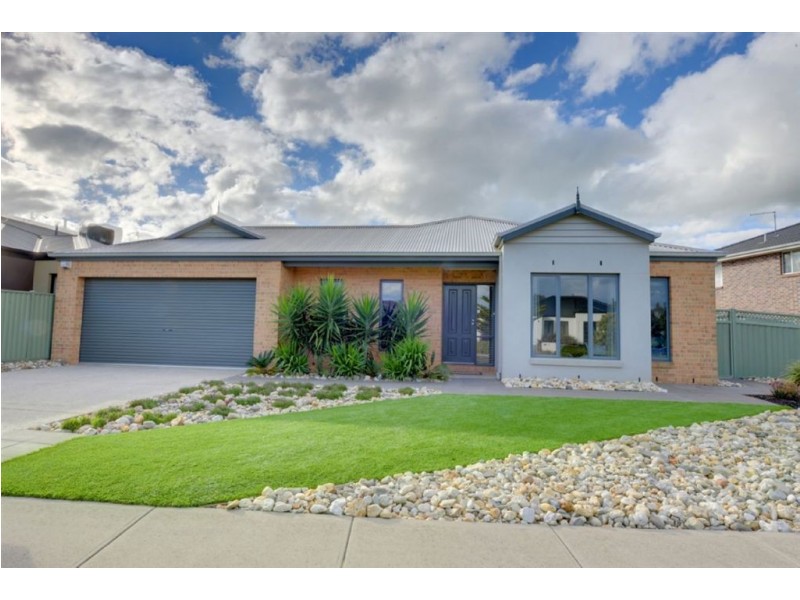 7 Macarthur Park Boulevard, Miners Rest VIC 3352