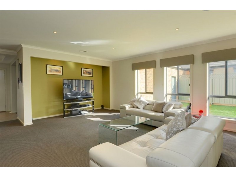 7 Macarthur Park Boulevard, Miners Rest VIC 3352