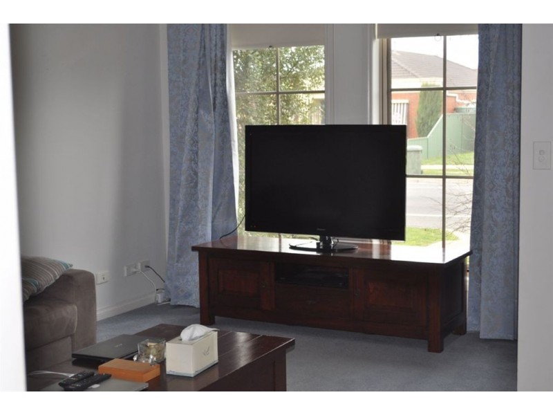 40 Lake Gardens Avenue, Lake Gardens VIC 3355