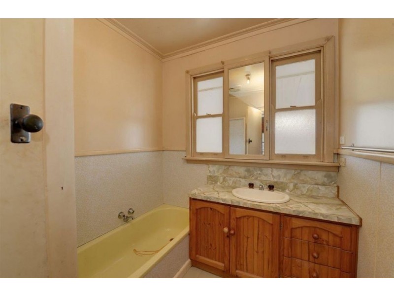 17 Albion Street, Sebastopol VIC 3356