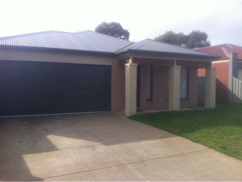 69 McNulty Drive, Wendouree VIC 3355