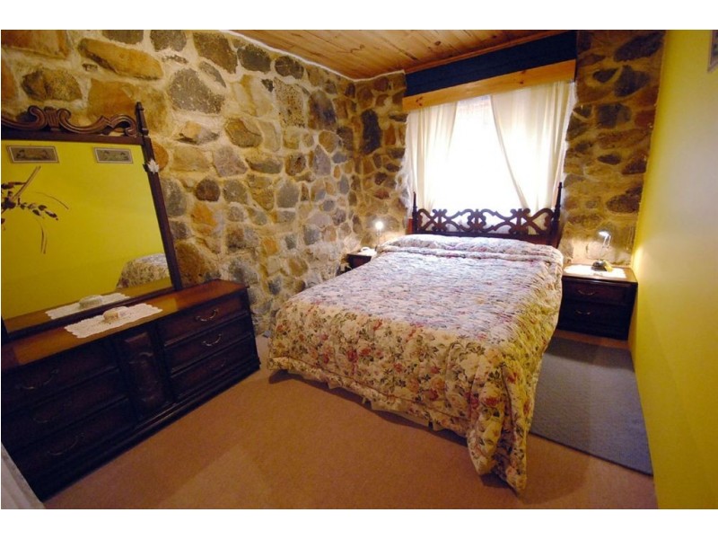 27 Rill Court, Haddon VIC 3351