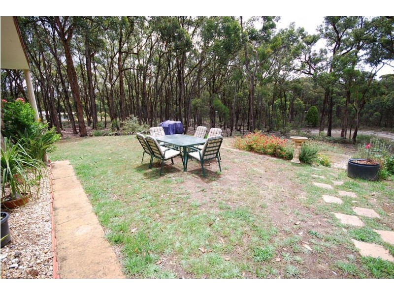 27 Rill Court, Haddon VIC 3351