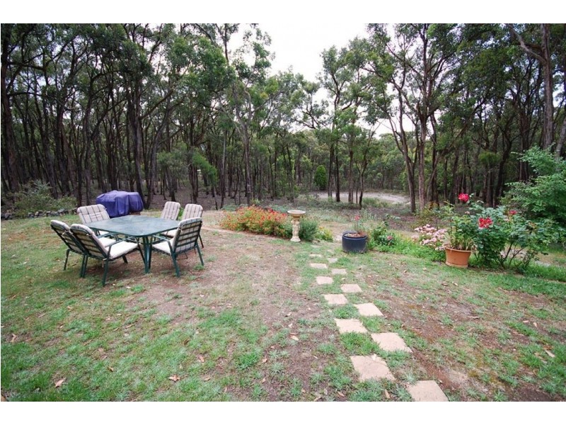 27 Rill Court, Haddon VIC 3351