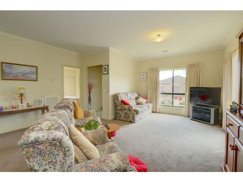 6/34 Menhennet Drive, Delacombe VIC 3356