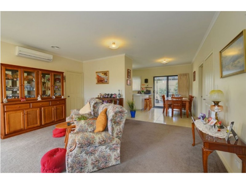 6/34 Menhennet Drive, Delacombe VIC 3356
