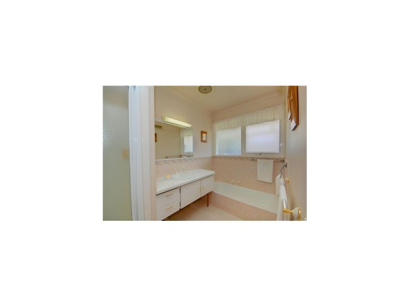 12 Maxlyn Avenue, Ballarat East VIC 3350