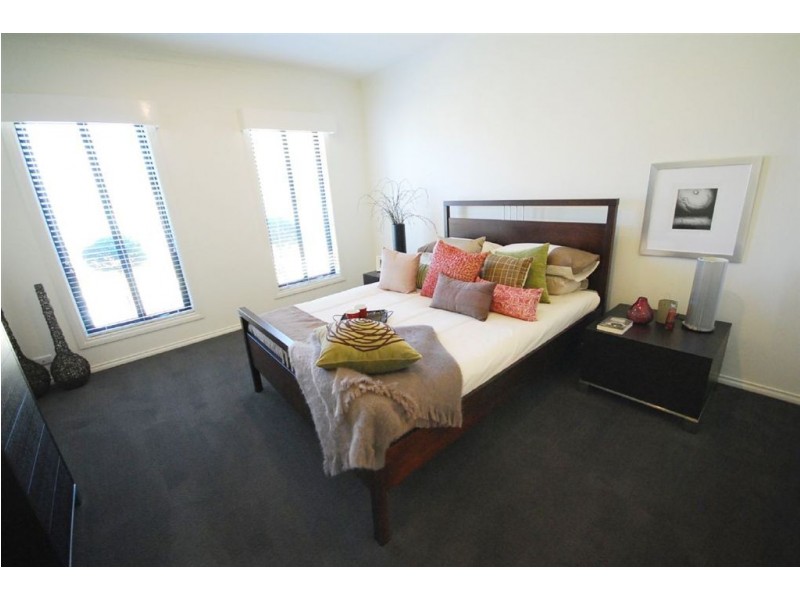 45 St Michaels Place, Lake Gardens VIC 3355