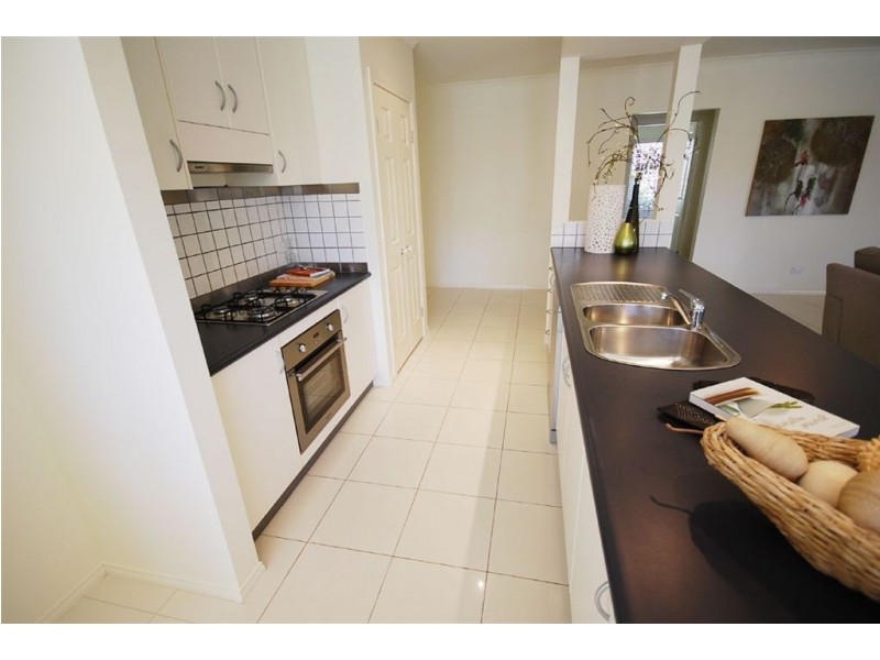 45 St Michaels Place, Lake Gardens VIC 3355