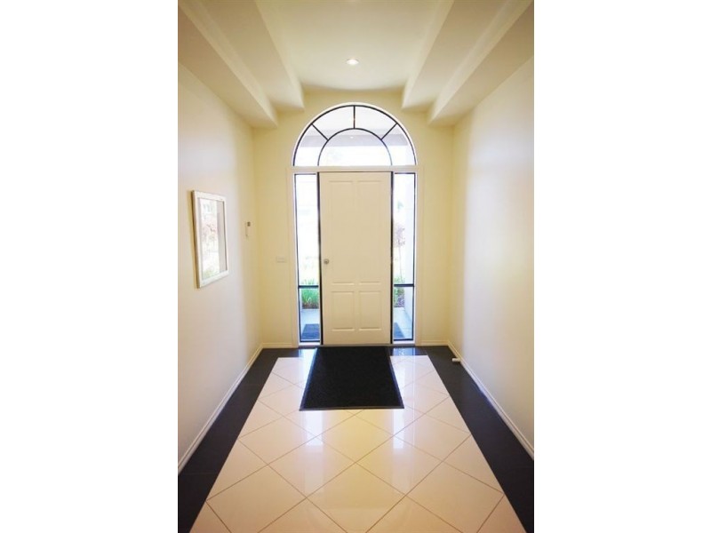 45 St Michaels Place, Lake Gardens VIC 3355