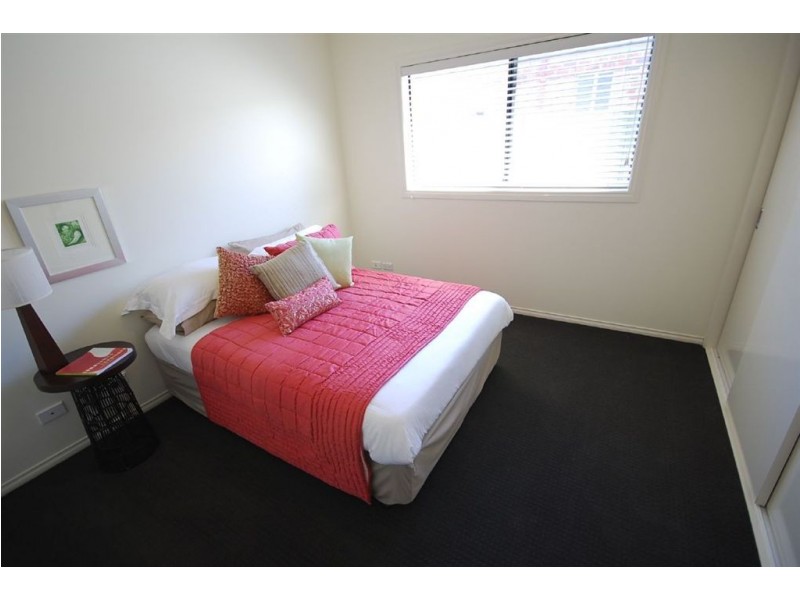 45 St Michaels Place, Lake Gardens VIC 3355