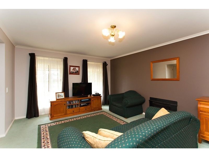 26 Tait Drive, Creswick VIC 3363