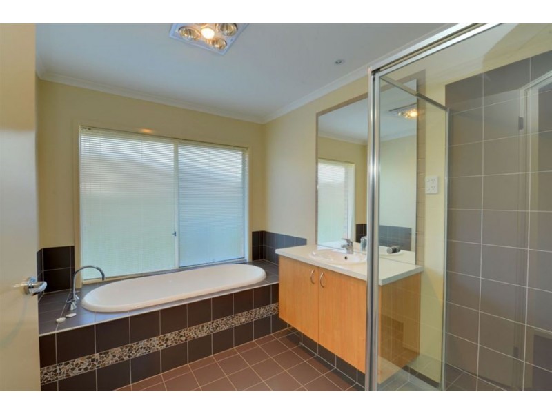 10 Coventry Street, Miners Rest VIC 3352