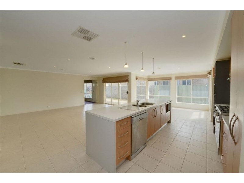 10 Coventry Street, Miners Rest VIC 3352