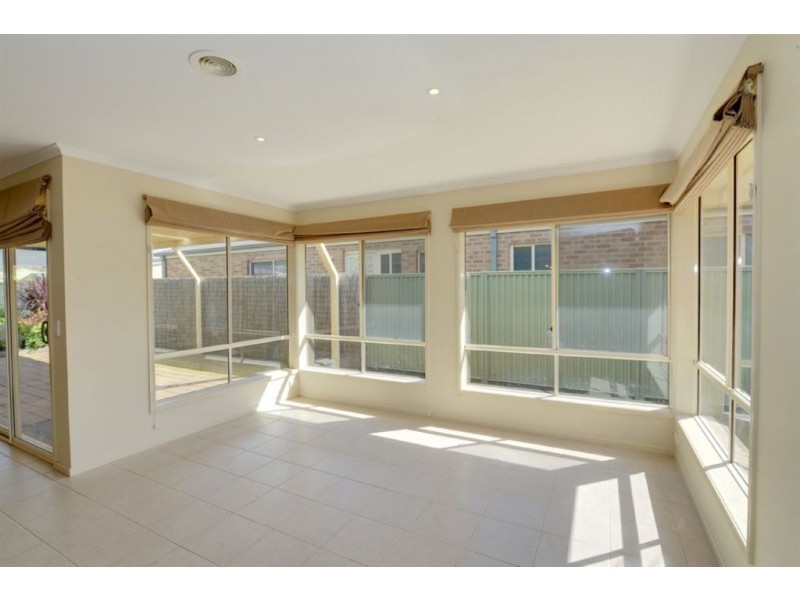 10 Coventry Street, Miners Rest VIC 3352