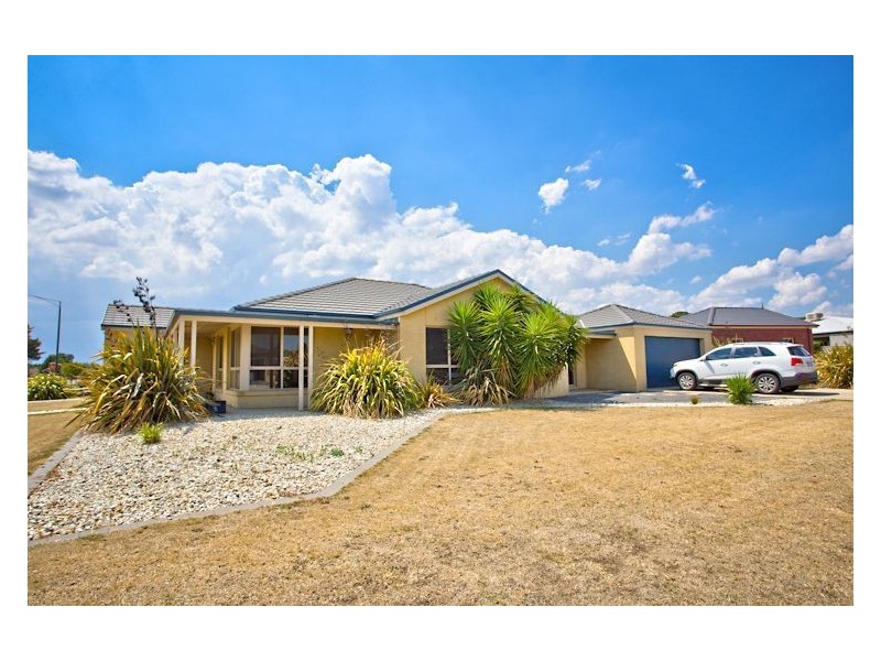 11 Dyson Drive, Alfredton VIC 3350