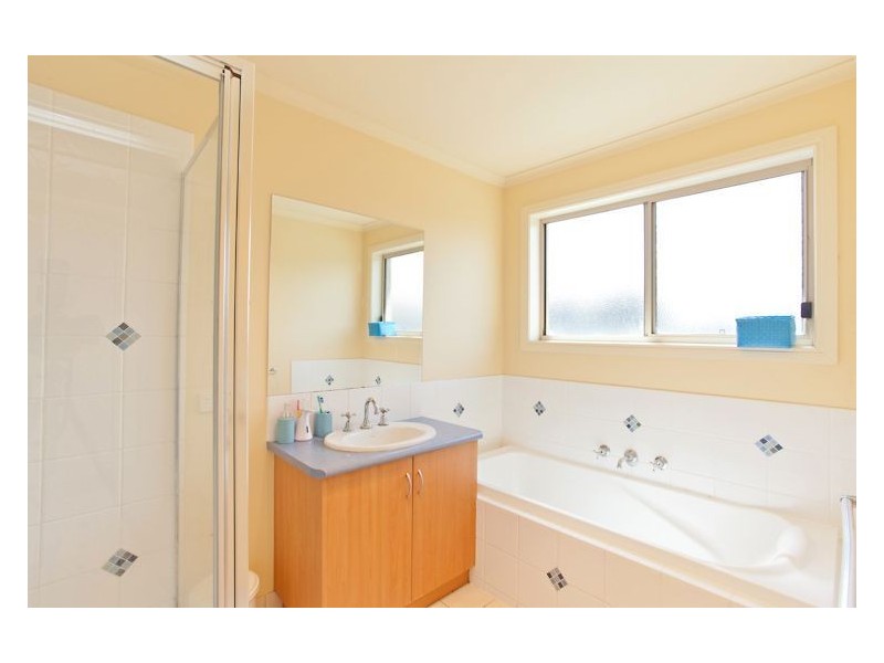 11 Dyson Drive, Alfredton VIC 3350