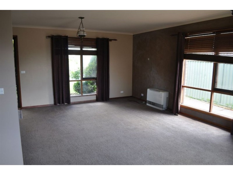 7 Windemere Way, Cardigan Village VIC 3352