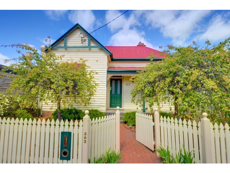 303 Macarthur St, Soldiers Hill VIC 3350