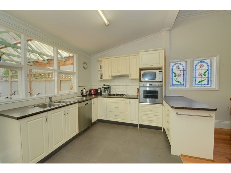 303 Macarthur St, Soldiers Hill VIC 3350