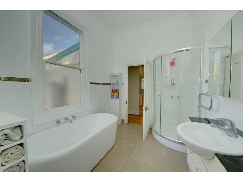 303 Macarthur St, Soldiers Hill VIC 3350