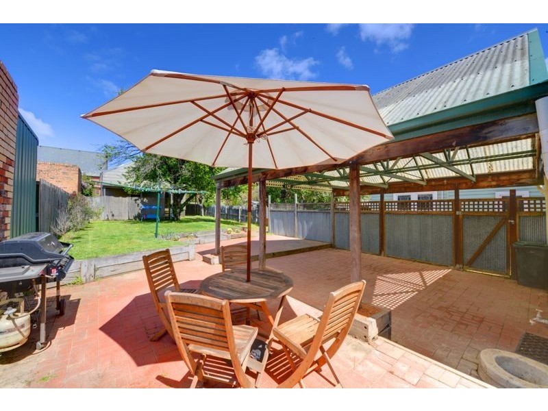 303 Macarthur St, Soldiers Hill VIC 3350