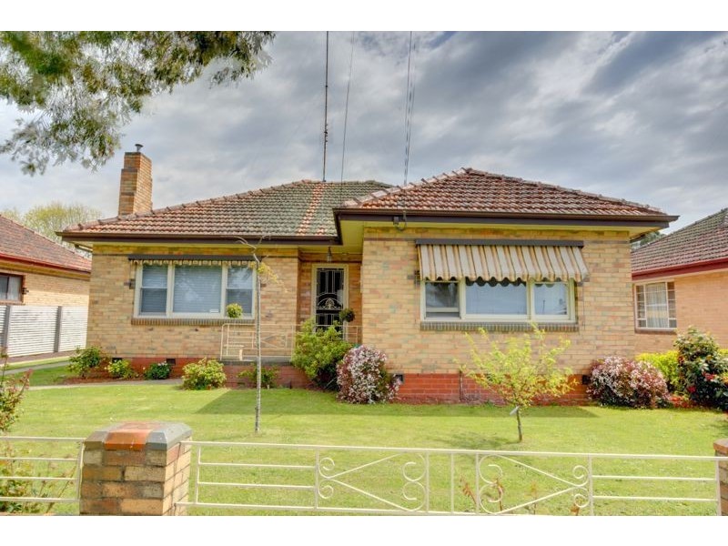 18 Rowlands Street, Sebastopol VIC 3356