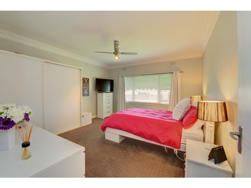 18 Rowlands Street, Sebastopol VIC 3356