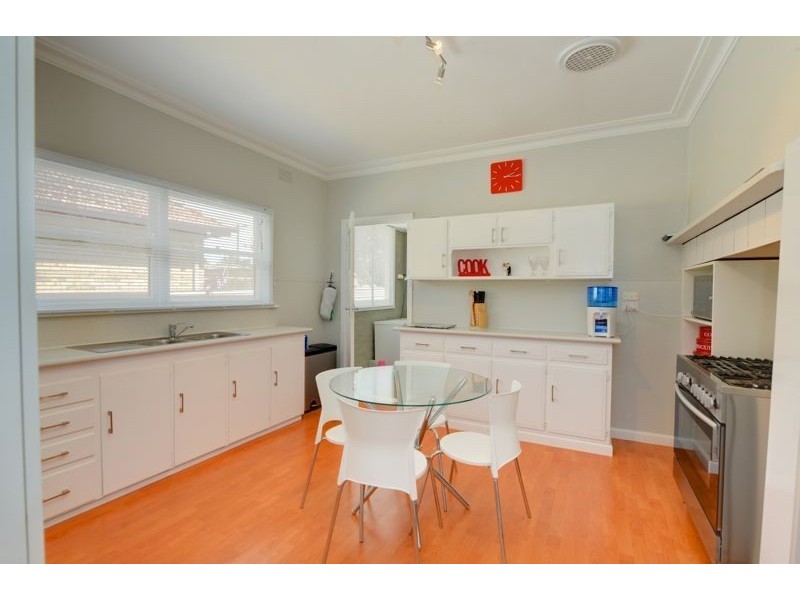 18 Rowlands Street, Sebastopol VIC 3356