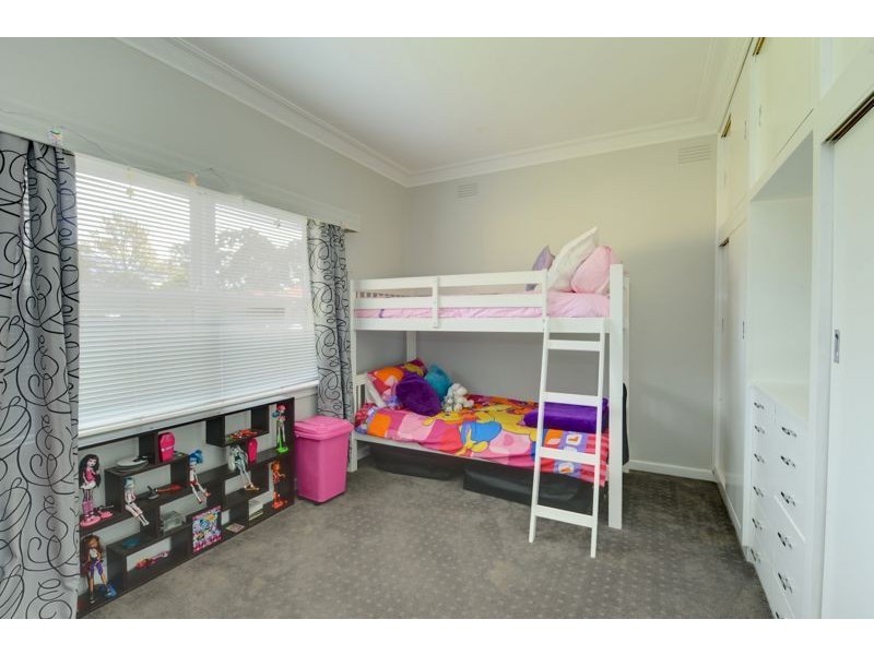 18 Rowlands Street, Sebastopol VIC 3356