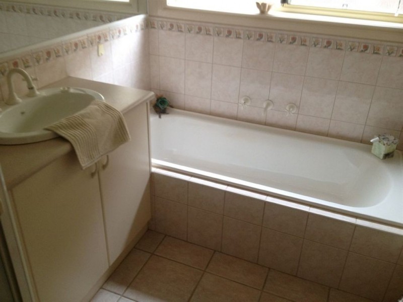 2/4 Cardigan Avenue, Alfredton VIC 3350