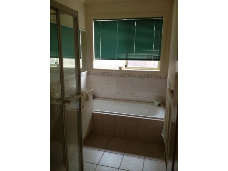 2/4 Cardigan Avenue, Alfredton VIC 3350