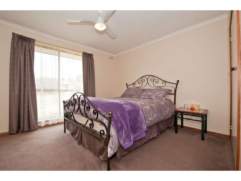 32 Bradby Avenue, Mount Clear VIC 3350